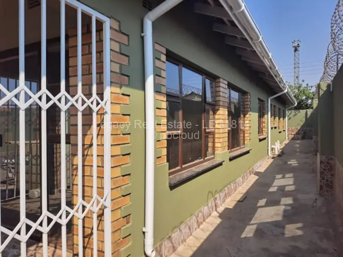 4 Bedroom House to Rent in Budiriro