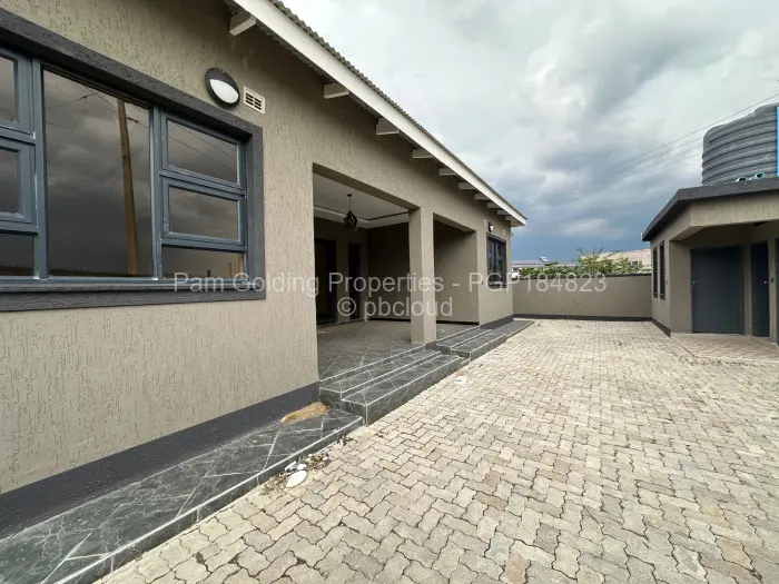 Townhouse/Cluster to Rent in Arlington, Harare