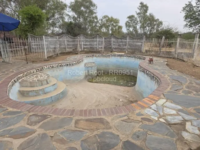 4 Bedroom House for Sale in Burnside, Bulawayo