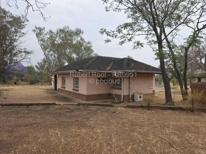 4 Bedroom House for Sale in Burnside, Bulawayo