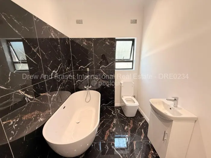 4 Bedroom House to Rent in Hatfield