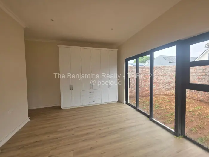Townhouse/Complex/Cluster to Rent in Pomona