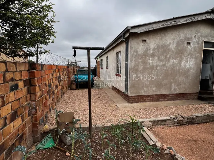 4 Bedroom House for Sale in Sizinda, Bulawayo