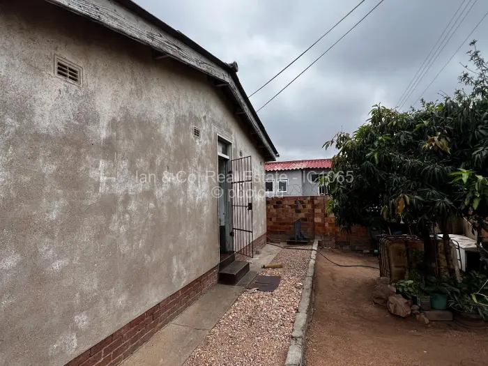 4 Bedroom House for Sale in Sizinda, Bulawayo