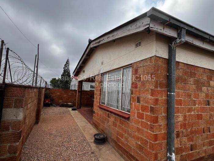 4 Bedroom House for Sale in Sizinda, Bulawayo