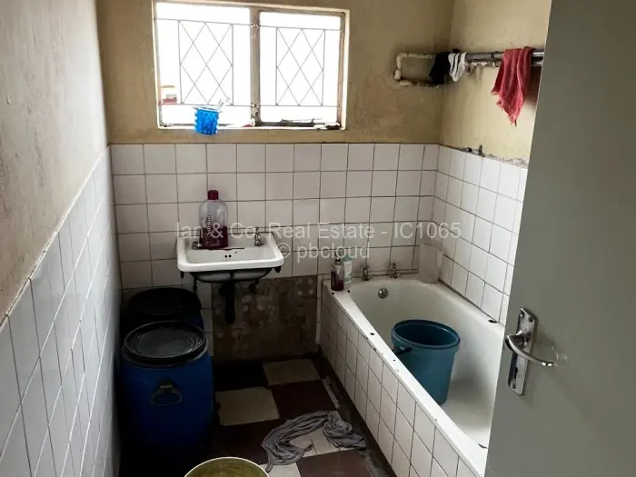 4 Bedroom House for Sale in Sizinda, Bulawayo