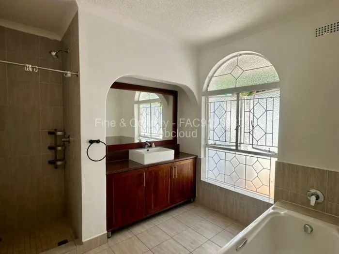 4 Bedroom House to Rent in Greendale North