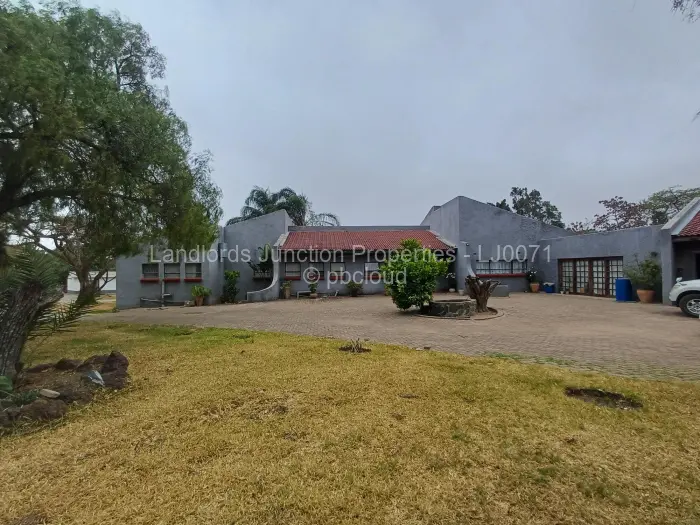 4 Bedroom House for Sale in Burnside, Bulawayo