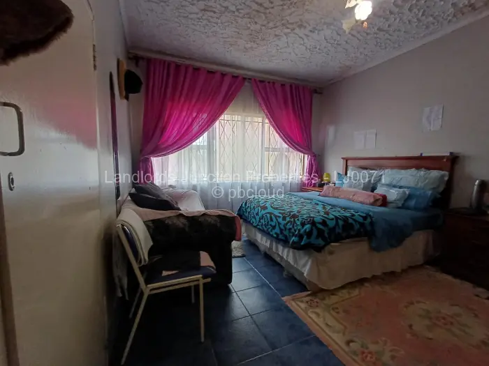 4 Bedroom House for Sale in Burnside, Bulawayo