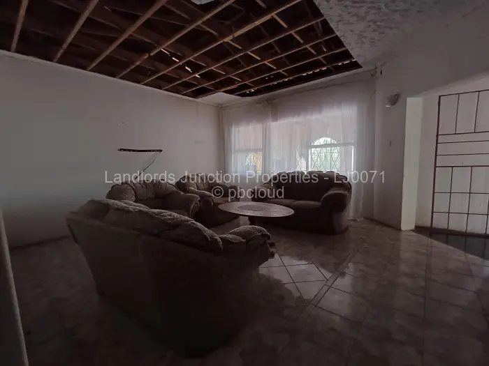 4 Bedroom House for Sale in Burnside, Bulawayo