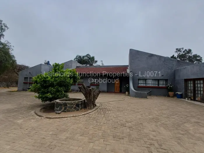 4 Bedroom House for Sale in Burnside, Bulawayo