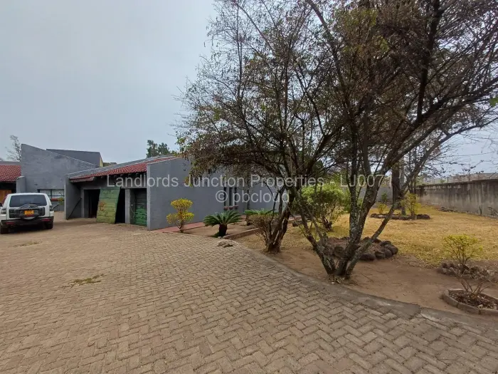 4 Bedroom House for Sale in Burnside, Bulawayo