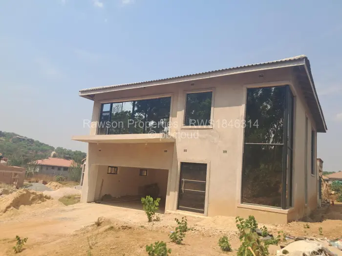 Townhouse/Cluster for Sale in Carrick Creagh Estate, Harare