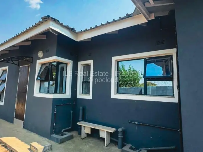 6 Bedroom House for Sale in Eastview, Harare