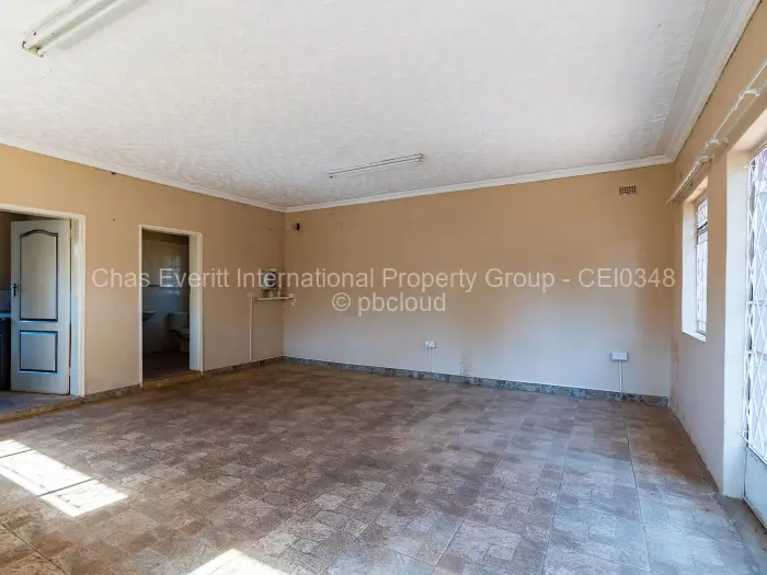 6 Bedroom House to Rent in Mount Pleasant