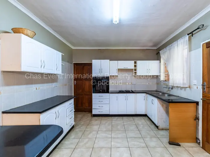 Townhouse/Complex/Cluster to Rent in Borrowdale, Harare