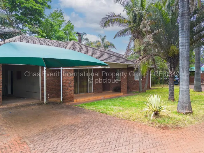 Townhouse/Complex/Cluster to Rent in Borrowdale, Harare
