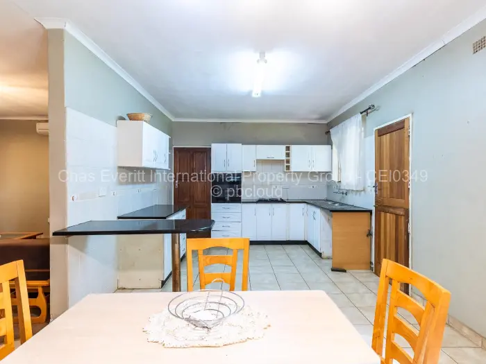 Townhouse/Complex/Cluster to Rent in Borrowdale, Harare