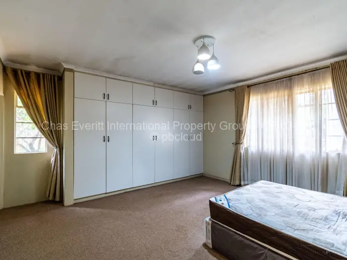 Townhouse/Complex/Cluster to Rent in Borrowdale, Harare