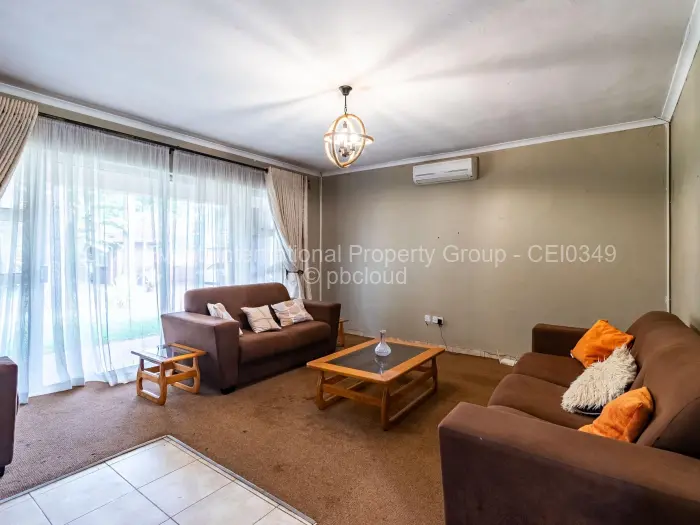 Townhouse/Complex/Cluster to Rent in Borrowdale, Harare