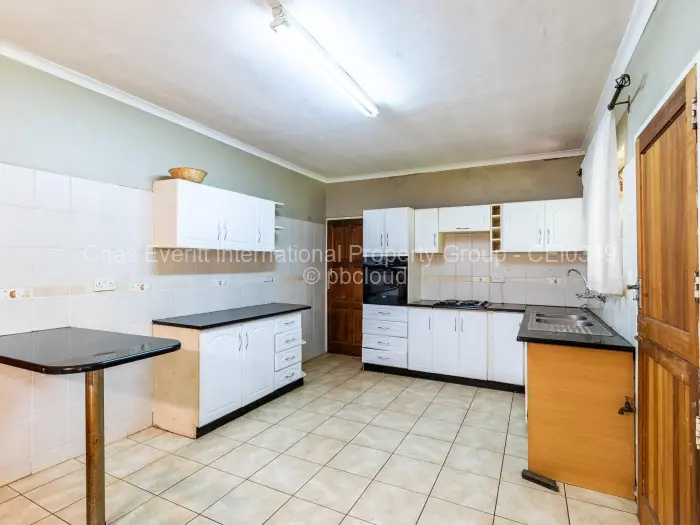 Townhouse/Complex/Cluster to Rent in Borrowdale, Harare