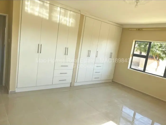 4 Bedroom House for Sale in Windsor Park, Ruwa