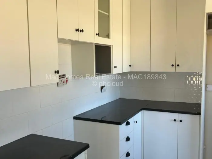 4 Bedroom House for Sale in Windsor Park, Ruwa