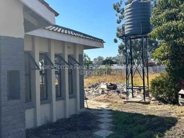 4 Bedroom House for Sale in Windsor Park, Ruwa