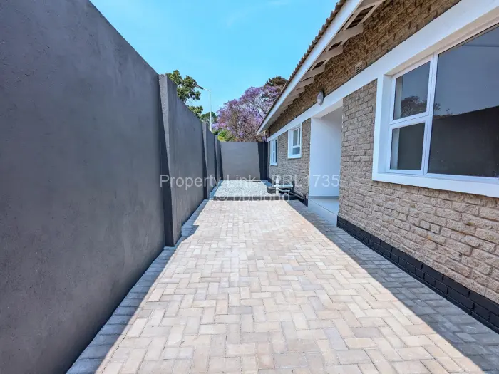 Townhouse/Complex/Cluster to Rent in Greendale North