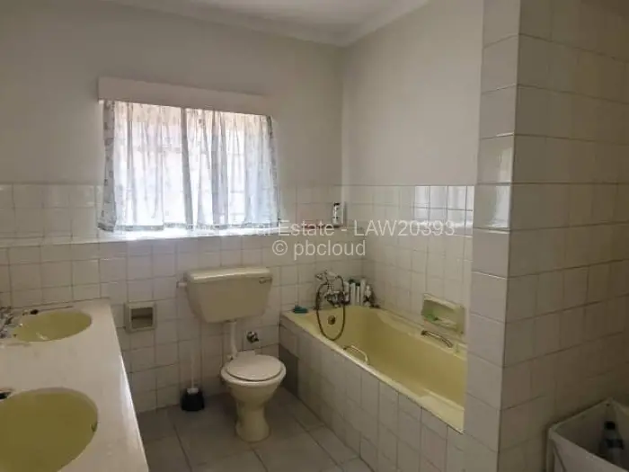 Townhouse/Cluster for Sale in Avenues, Harare