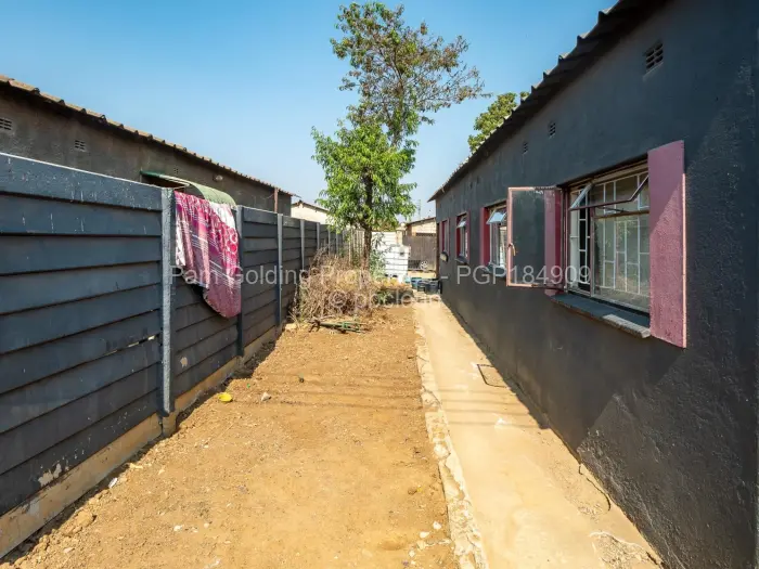 3 Bedroom House for Sale in Budiriro, Harare