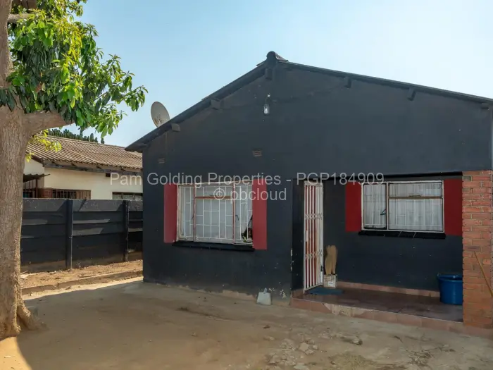 3 Bedroom House for Sale in Budiriro, Harare