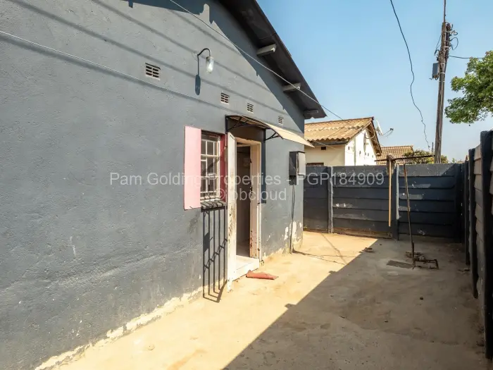 3 Bedroom House for Sale in Budiriro, Harare