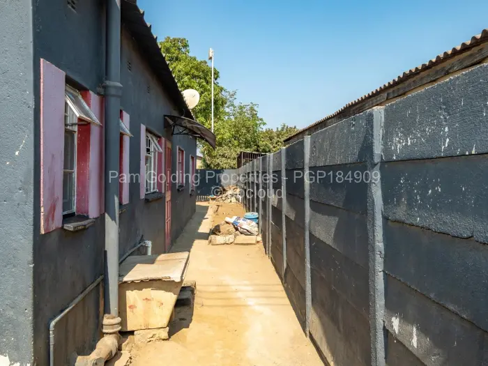3 Bedroom House for Sale in Budiriro, Harare