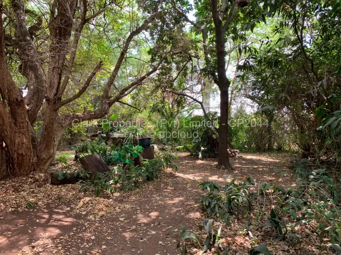 6 Bedroom House for Sale in Chisipite, Harare