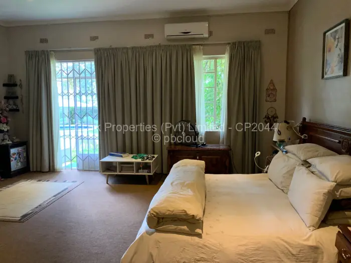 6 Bedroom House for Sale in Chisipite, Harare