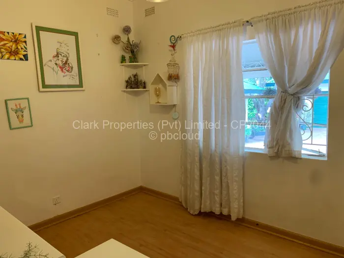 6 Bedroom House for Sale in Chisipite, Harare