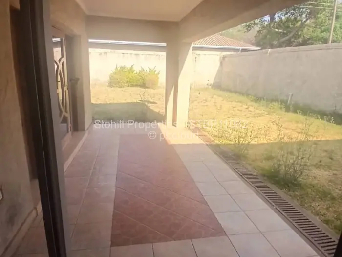 Townhouse/Complex/Cluster to Rent in Bluff Hill