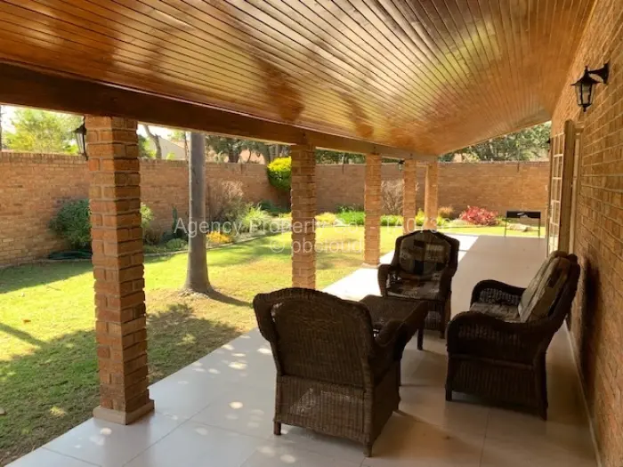 Townhouse/Complex/Cluster to Rent in Newlands