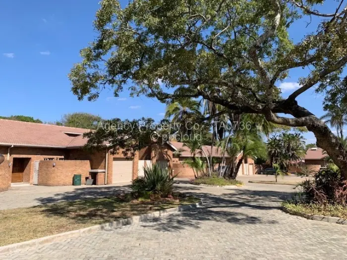 Townhouse/Complex/Cluster to Rent in Newlands