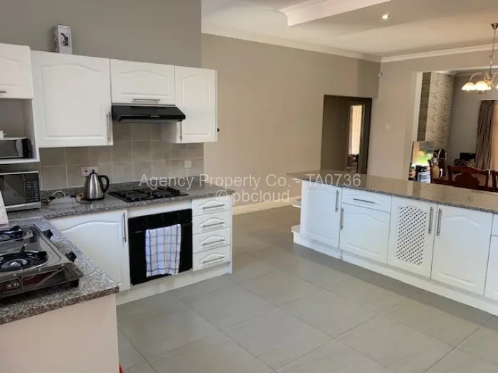 Townhouse/Complex/Cluster to Rent in Newlands