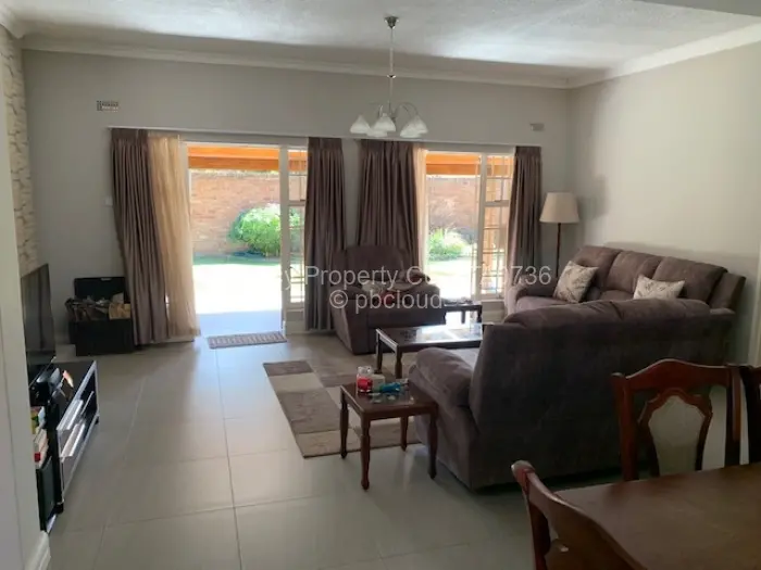 Townhouse/Complex/Cluster to Rent in Newlands