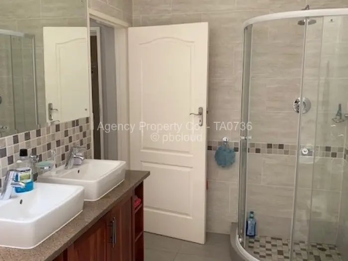 Townhouse/Complex/Cluster to Rent in Newlands