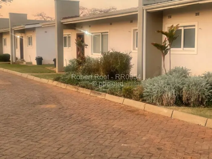 Townhouse/Cluster to Rent in Meyrick Park, Harare