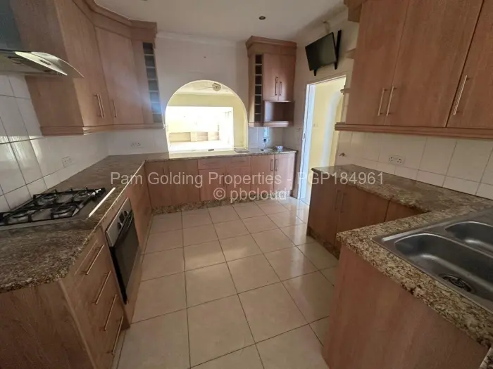 Townhouse/Complex/Cluster to Rent in Avondale