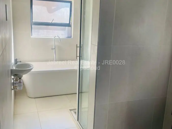 Townhouse/Complex/Cluster to Rent in Marlborough