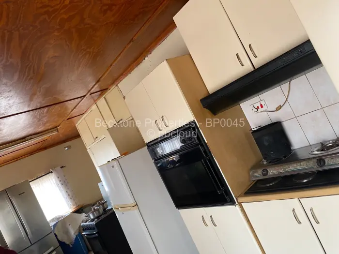 2 Bedroom House for Sale in Queensdale Byo, Bulawayo