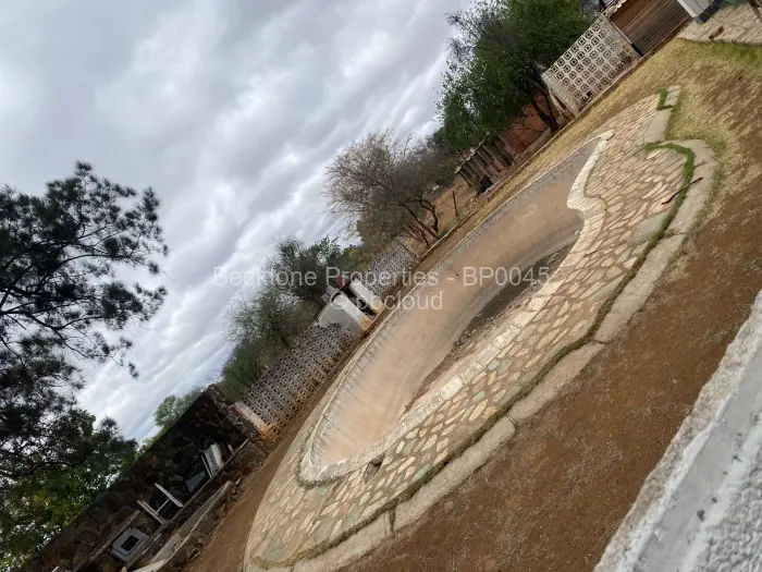 2 Bedroom House for Sale in Queensdale Byo, Bulawayo