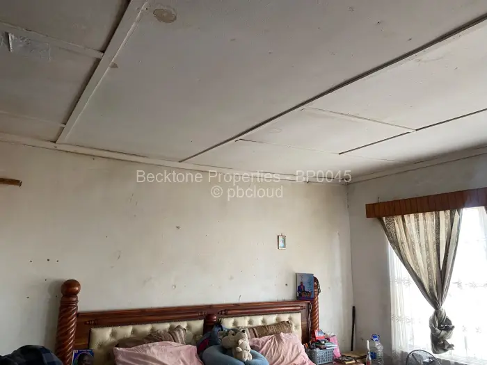 2 Bedroom House for Sale in Queensdale Byo, Bulawayo