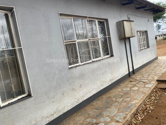 2 Bedroom House for Sale in Queensdale Byo, Bulawayo